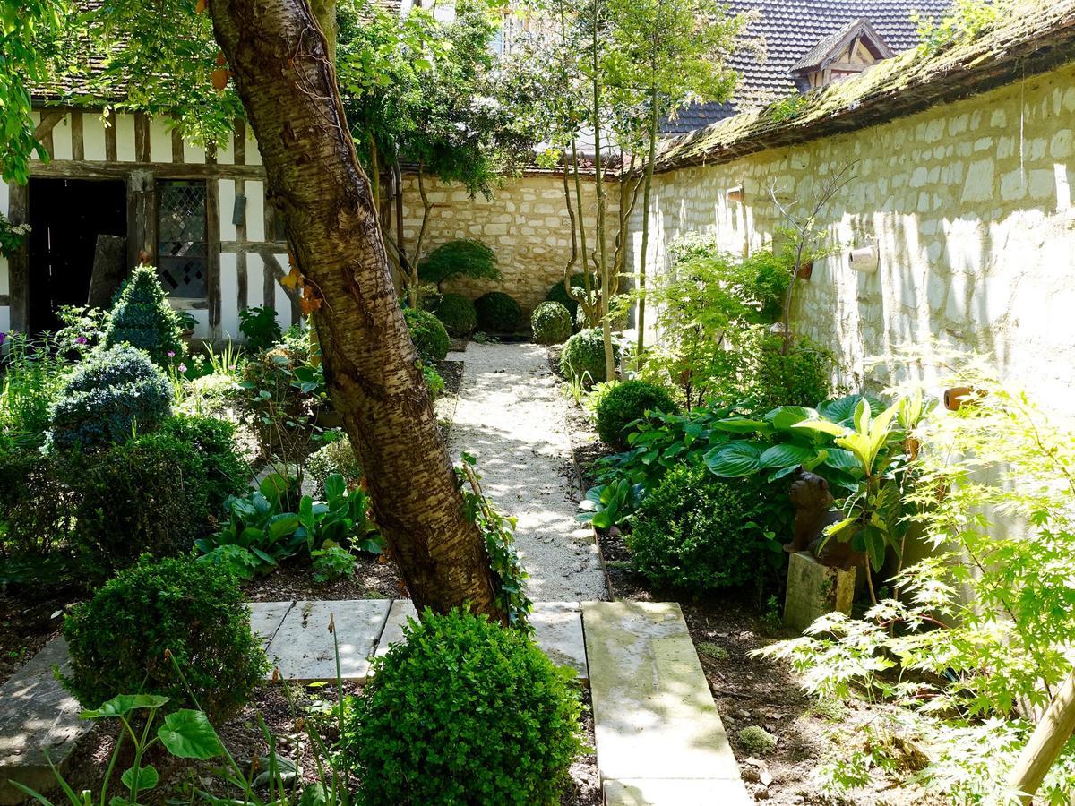 Le Jardin De La Cathedrale Bed & Breakfast Troyes Dış mekan fotoğraf
