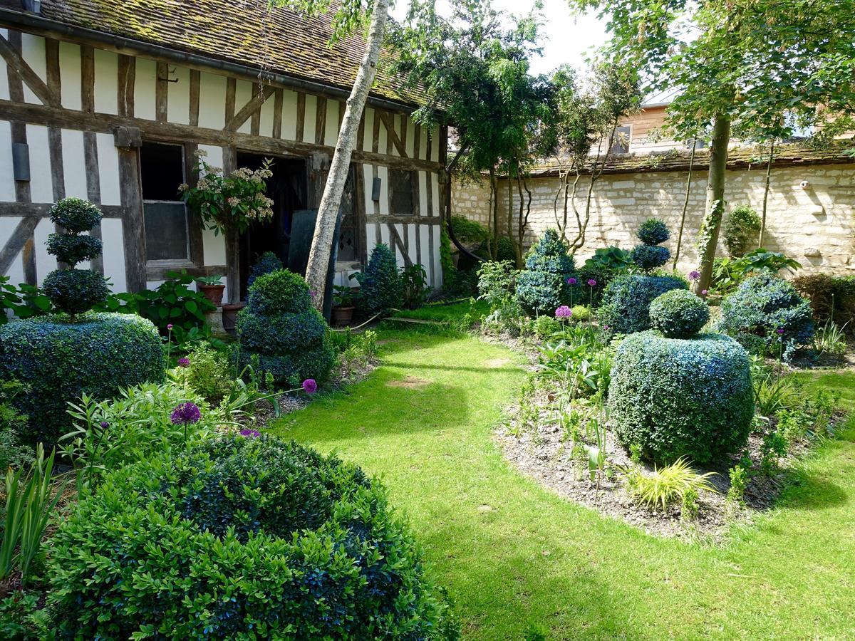 Le Jardin De La Cathedrale Bed & Breakfast Troyes Dış mekan fotoğraf