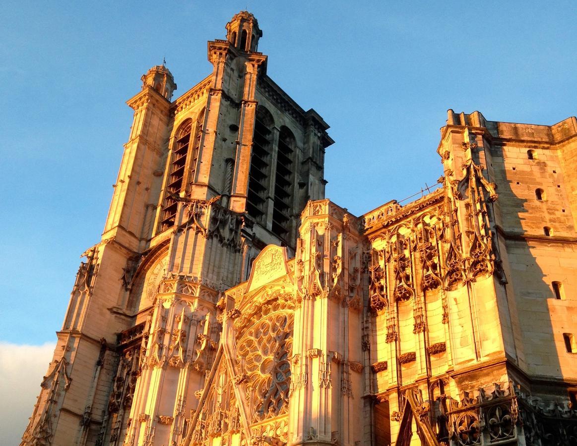 Le Jardin De La Cathedrale Bed & Breakfast Troyes Dış mekan fotoğraf