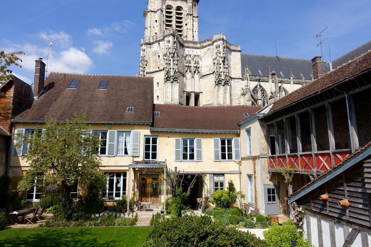 Le Jardin De La Cathedrale Bed & Breakfast Troyes Dış mekan fotoğraf