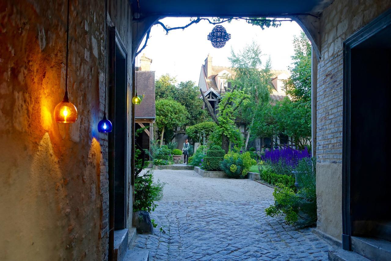 Le Jardin De La Cathedrale Bed & Breakfast Troyes Dış mekan fotoğraf