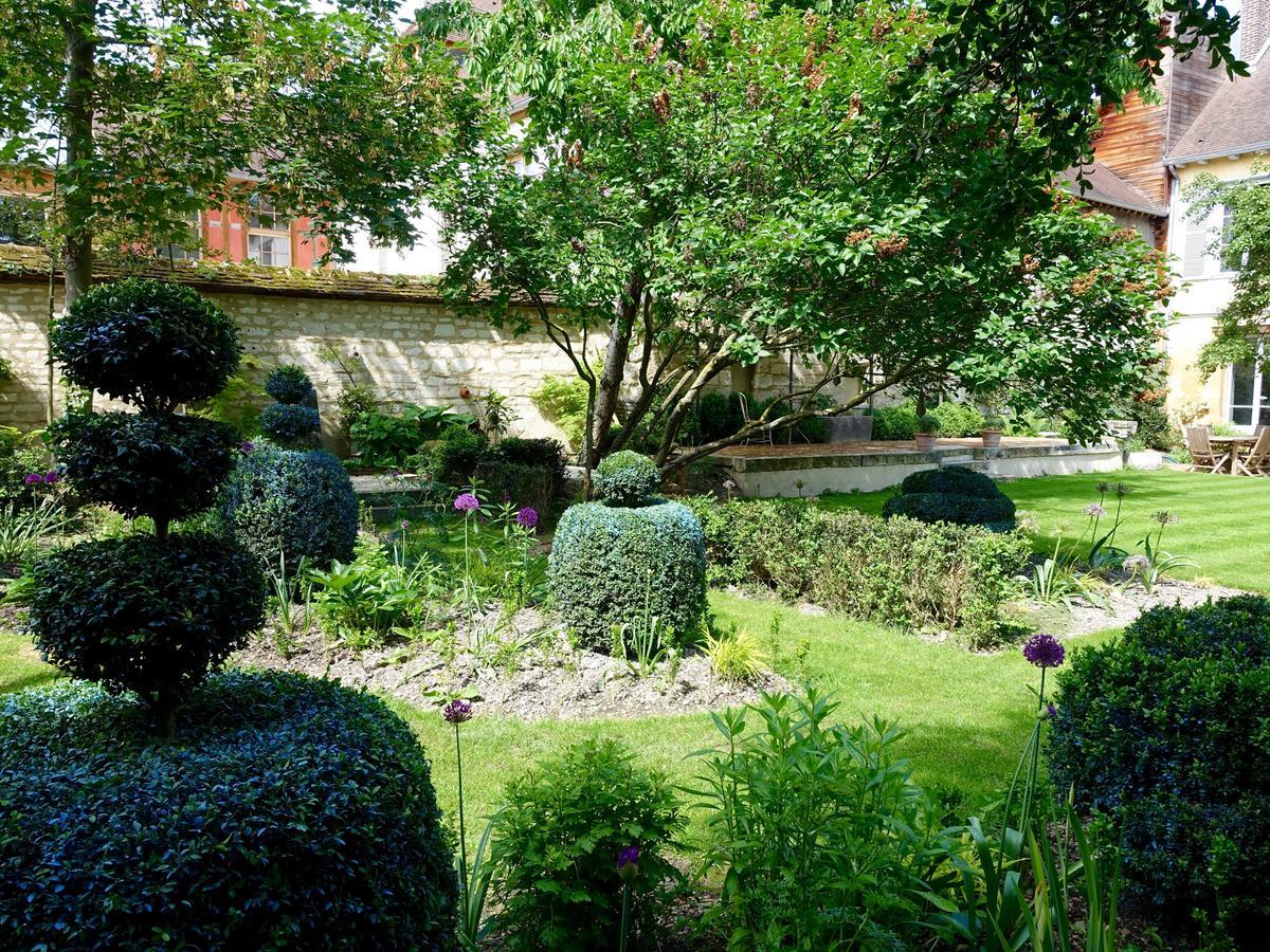 Le Jardin De La Cathedrale Bed & Breakfast Troyes Dış mekan fotoğraf